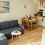Letniskowe Nadmorski Relax 假日公园 Jastrzębia Góra